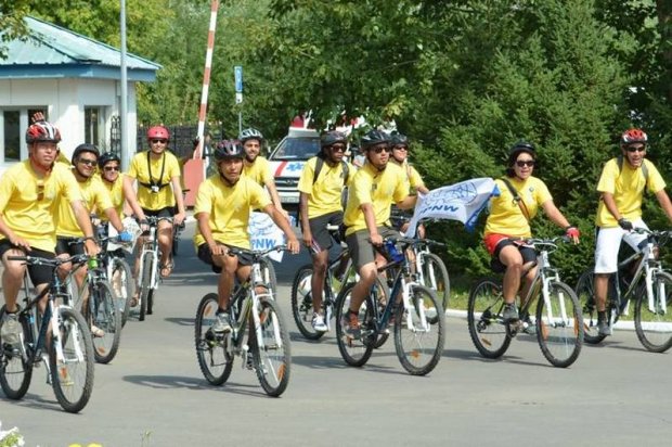 IPPNW youth cyclists arrive in Astana