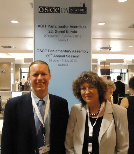 Alyn Ware and Uta Zapf (PNND delegation) at the OSCE Parliamentary Assembly in Istanbul