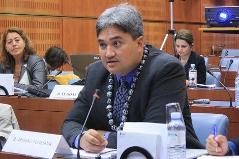 Semator Richard Tueiava speaking in the French Senate